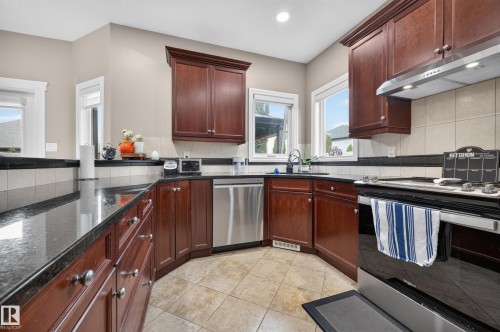 3006 Montrose Boulevard, Beaumont, AB - Indoor Photo Showing Kitchen