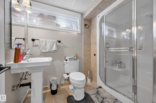 3006 Montrose Boulevard, Beaumont, AB - Indoor Photo Showing Bathroom