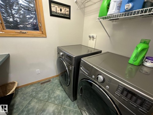 27519 79 Avenue, Stony Plain, AB - Indoor Photo Showing Laundry Room
