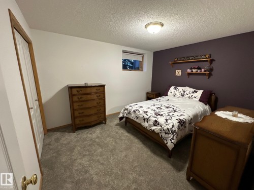 27519 79 Avenue, Stony Plain, AB - Indoor Photo Showing Bedroom