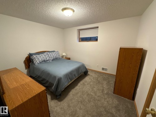 27519 79 Avenue, Stony Plain, AB - Indoor Photo Showing Bedroom