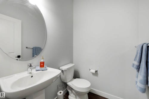 61 Penn Place, Spruce Grove, AB - Indoor Photo Showing Bathroom