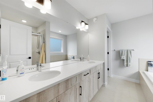 61 Penn Place, Spruce Grove, AB - Indoor Photo Showing Bathroom