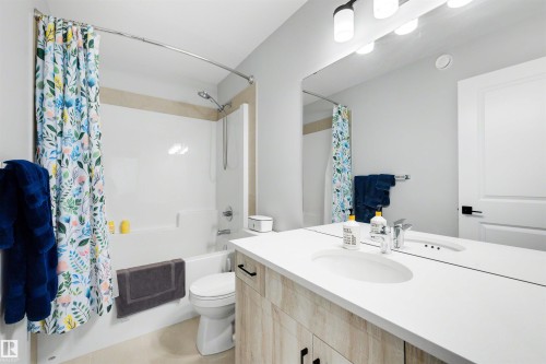 61 Penn Place, Spruce Grove, AB - Indoor Photo Showing Bathroom