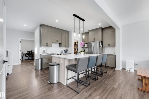 61 Penn Place, Spruce Grove, AB - Indoor Photo Showing Kitchen With Upgraded Kitchen