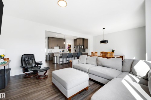 61 Penn Place, Spruce Grove, AB - Indoor Photo Showing Living Room