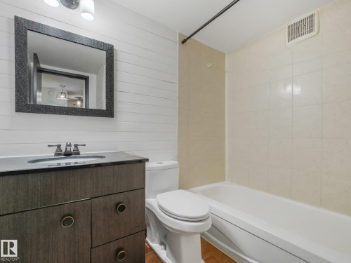 #205 10606 123 St Nw, Edmonton, AB - Indoor Photo Showing Bathroom