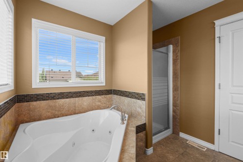 407 Brintnell Boulevard Nw, Edmonton, AB - Indoor Photo Showing Bathroom