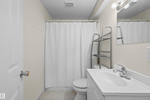 407 Brintnell Boulevard Nw, Edmonton, AB - Indoor Photo Showing Bathroom