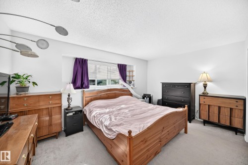 3516 117A Street Nw, Edmonton, AB - Indoor Photo Showing Bedroom