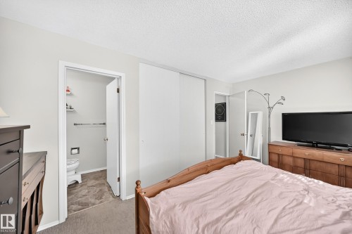 3516 117A Street Nw, Edmonton, AB - Indoor Photo Showing Bedroom
