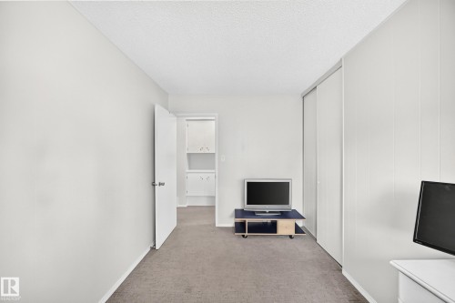 3516 117A Street Nw, Edmonton, AB - Indoor Photo Showing Other Room