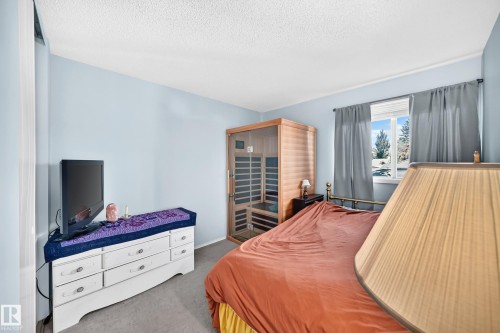 3516 117A Street Nw, Edmonton, AB - Indoor Photo Showing Bedroom