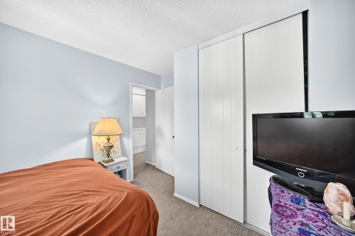 3516 117A Street Nw, Edmonton, AB - Indoor Photo Showing Bedroom