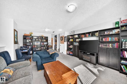 3516 117A Street Nw, Edmonton, AB - Indoor Photo Showing Living Room