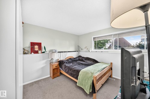 3516 117A Street Nw, Edmonton, AB - Indoor Photo Showing Bedroom