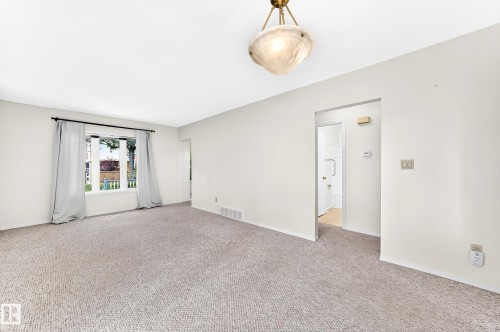 11045 125 Street Nw, Edmonton, AB - Indoor Photo Showing Other Room