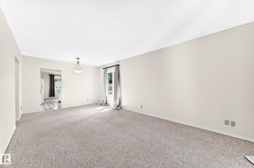 11045 125 Street Nw, Edmonton, AB - Indoor Photo Showing Other Room