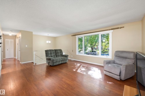 56 Flagstone Crescent, St. Albert, AB - Indoor Photo Showing Living Room