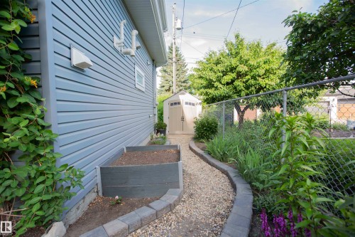 Exterior siding in a light blue finish - 11131 52 Street Nw, Edmonton, AB - Outdoor