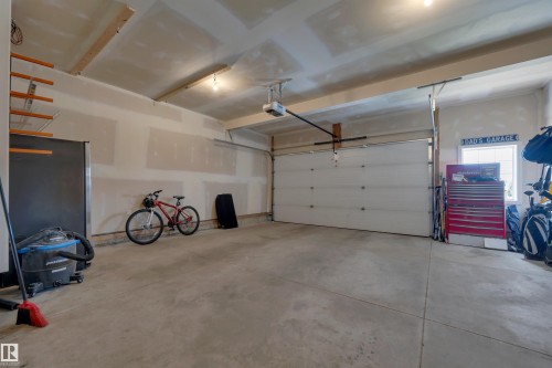 3812 Triomphe Boulevard, Beaumont, AB - Indoor Photo Showing Garage
