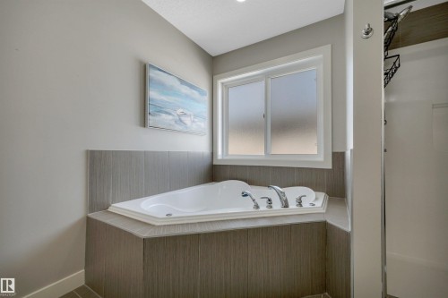 3812 Triomphe Boulevard, Beaumont, AB - Indoor Photo Showing Bathroom