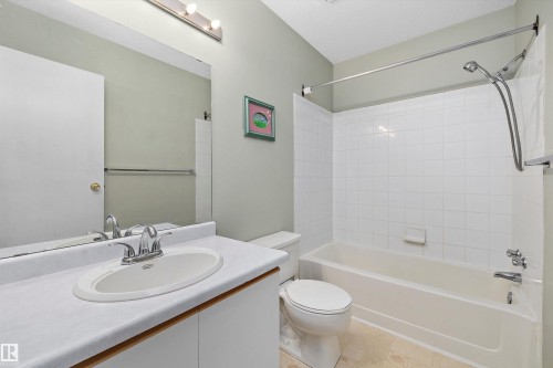 #29 9520 174 St Nw, Edmonton, AB - Indoor Photo Showing Bathroom