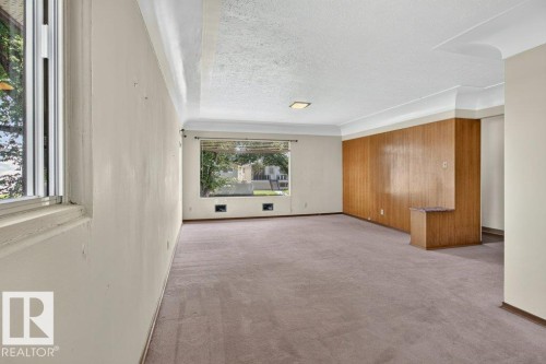 11852 55 Street Nw, Edmonton, AB - Indoor Photo Showing Other Room
