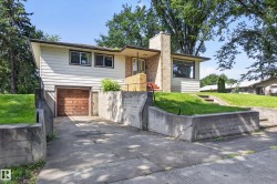 11852 55 Street NW  Edmonton, AB T5W 3P8
