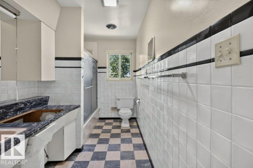 11852 55 Street Nw, Edmonton, AB - Indoor Photo Showing Kitchen