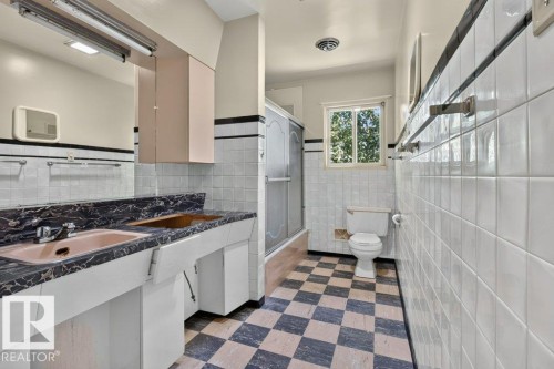 11852 55 Street Nw, Edmonton, AB - Indoor