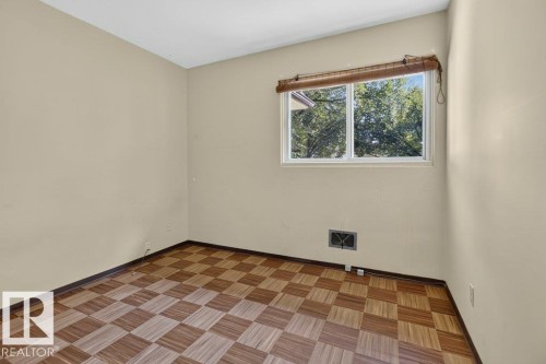 11852 55 Street Nw, Edmonton, AB - Indoor Photo Showing Other Room