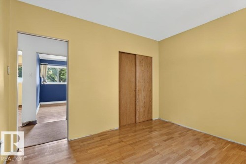 11852 55 Street Nw, Edmonton, AB - Indoor Photo Showing Other Room