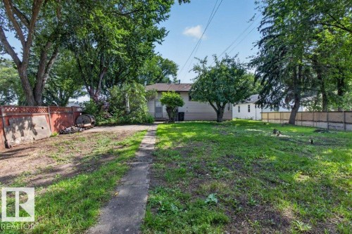 11852 55 Street Nw, Edmonton, AB - Outdoor