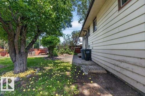11852 55 Street Nw, Edmonton, AB - Outdoor