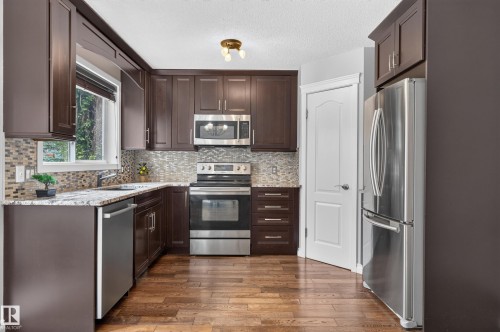 12724 148 Avenue Nw, Edmonton, AB - Indoor Photo Showing Kitchen With Upgraded Kitchen
