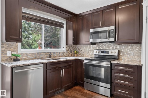 12724 148 Avenue Nw, Edmonton, AB - Indoor Photo Showing Kitchen With Upgraded Kitchen