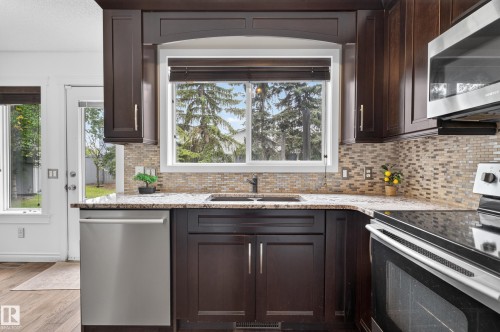 12724 148 Avenue Nw, Edmonton, AB - Indoor Photo Showing Kitchen With Double Sink With Upgraded Kitchen