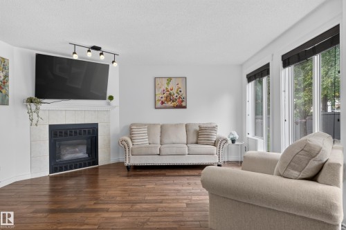 12724 148 Avenue Nw, Edmonton, AB - Indoor Photo Showing Living Room With Fireplace