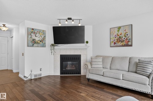 12724 148 Avenue Nw, Edmonton, AB - Indoor Photo Showing Living Room With Fireplace