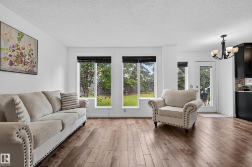 12724 148 Avenue Nw, Edmonton, AB - Indoor Photo Showing Living Room