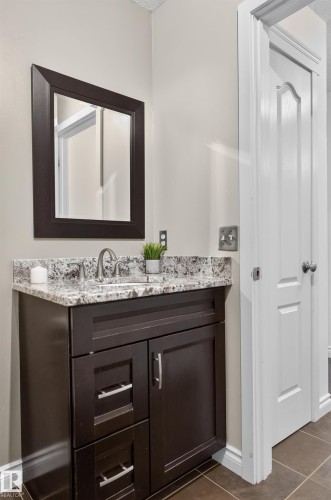 12724 148 Avenue Nw, Edmonton, AB - Indoor Photo Showing Bathroom