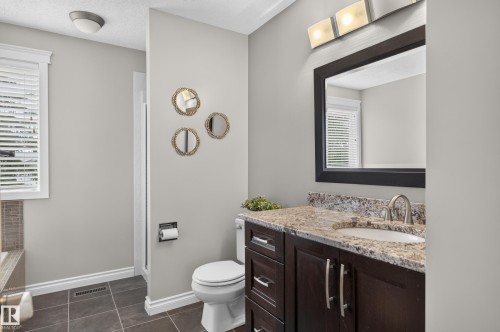 12724 148 Avenue Nw, Edmonton, AB - Indoor Photo Showing Bathroom