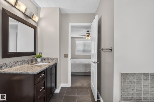 12724 148 Avenue Nw, Edmonton, AB - Indoor Photo Showing Bathroom