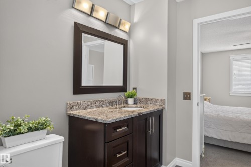 12724 148 Avenue Nw, Edmonton, AB - Indoor Photo Showing Bathroom
