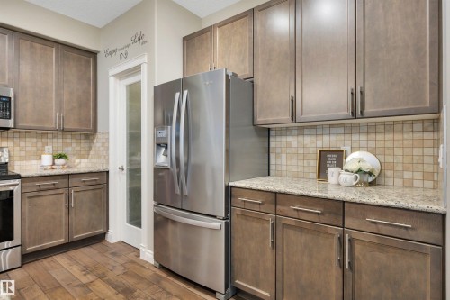 208 Bridgeport Close, Leduc, AB - Indoor Photo Showing Kitchen