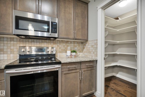 208 Bridgeport Close, Leduc, AB - Indoor Photo Showing Kitchen