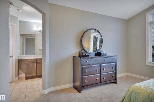 208 Bridgeport Close, Leduc, AB - Indoor Photo Showing Bedroom