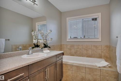 208 Bridgeport Close, Leduc, AB - Indoor Photo Showing Bathroom