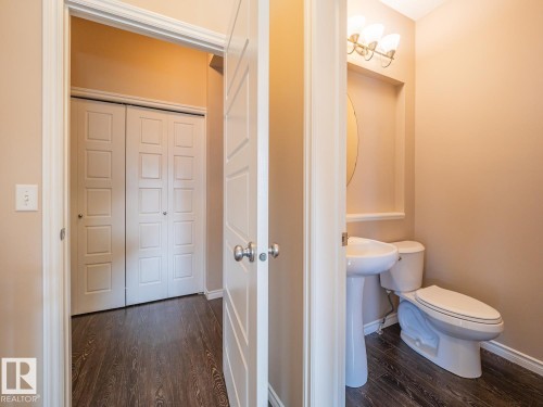 3233 21A Avenue Nw, Edmonton, AB - Indoor Photo Showing Bathroom